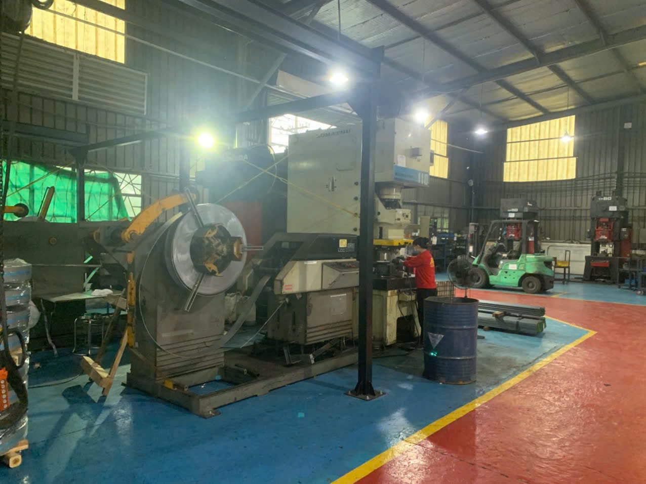 Progressive stamping machine.jpg